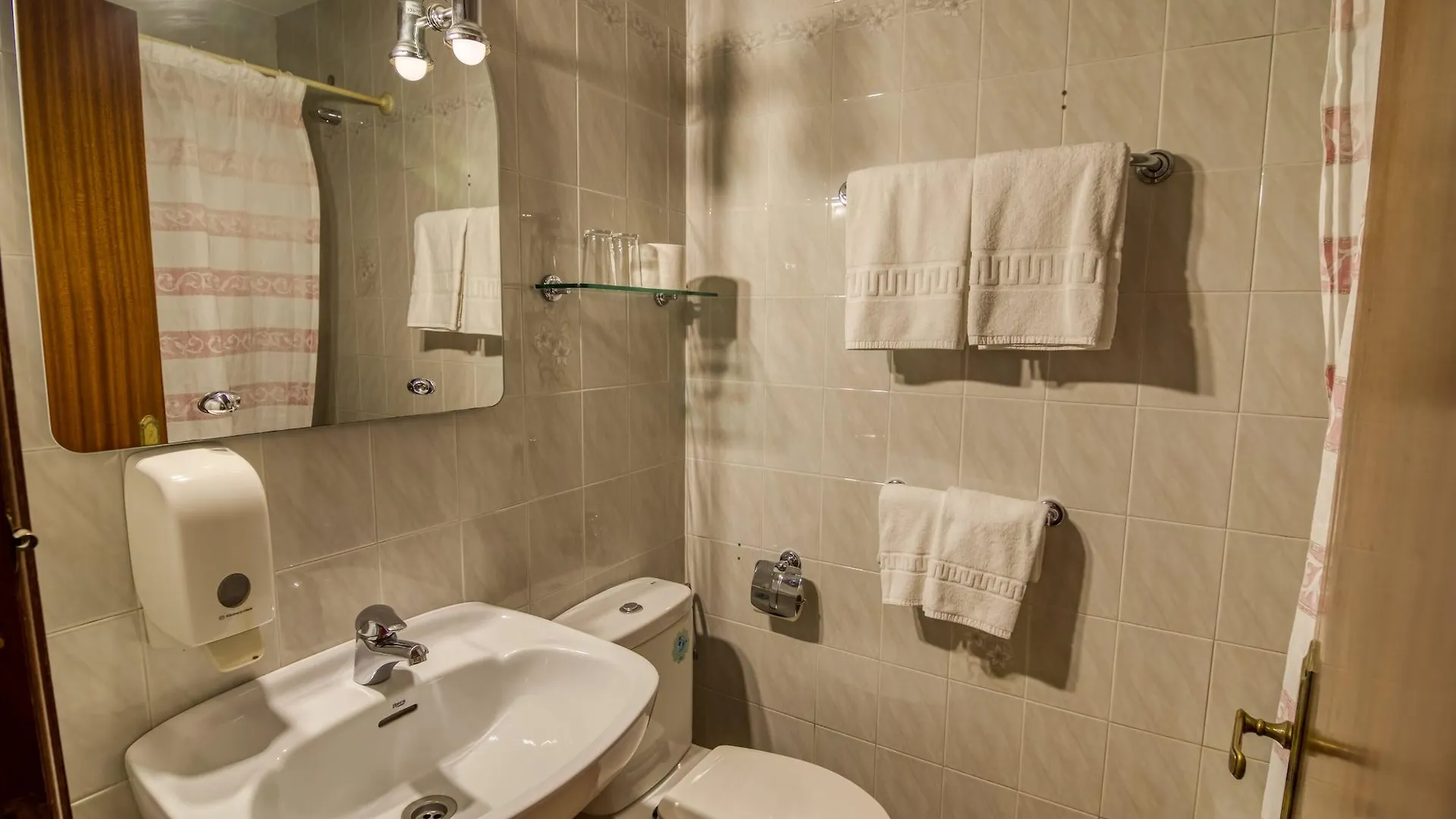 Hostal La Isla Maó  0*, Maó (Mahón) España