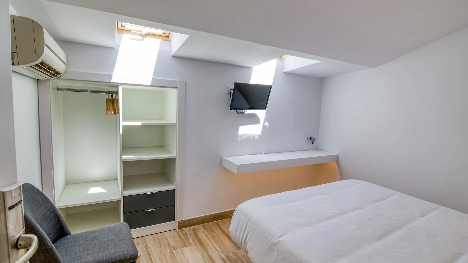 Pensión Hostal La Isla Maó  España