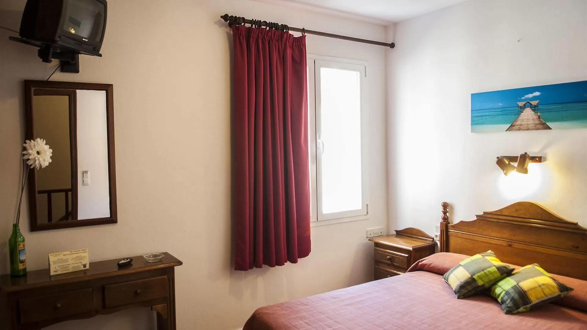 Pensión Hostal La Isla Maó